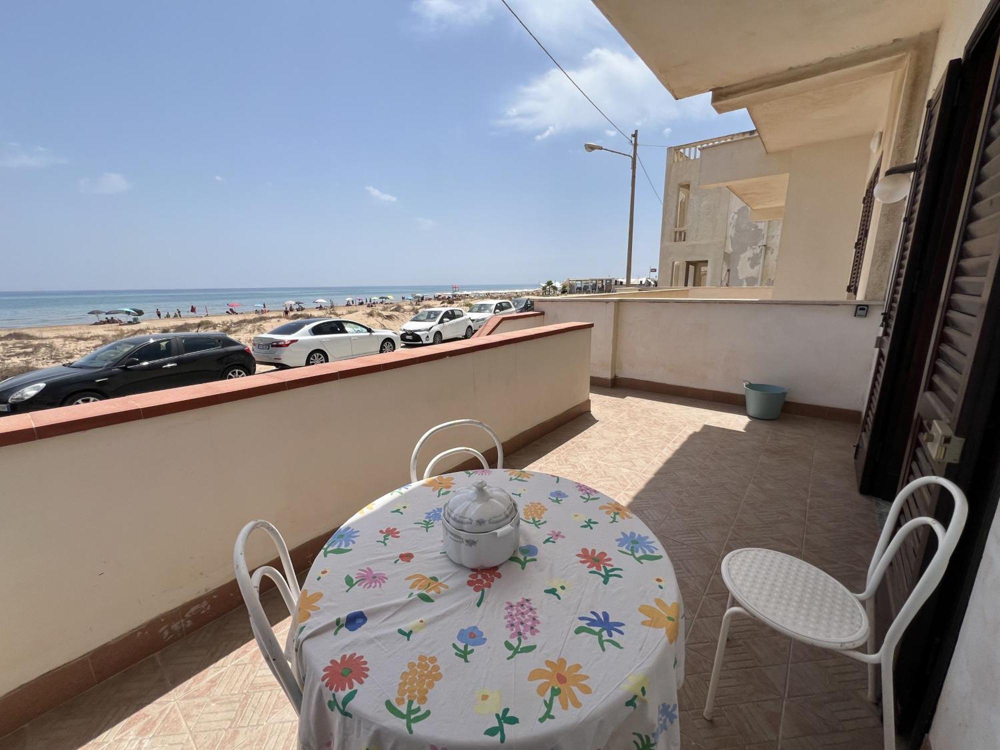 Frontemare Apartment Тре Фонтане Екстериор снимка